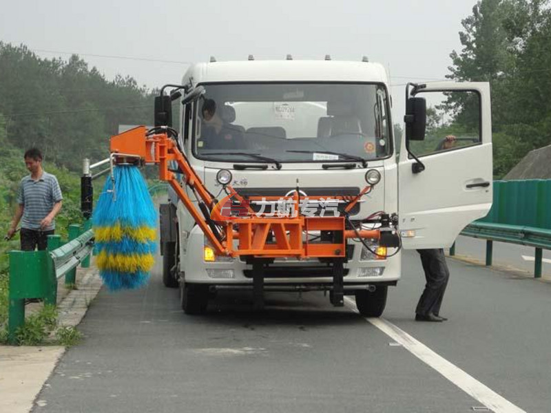 福田护栏清洗车图片