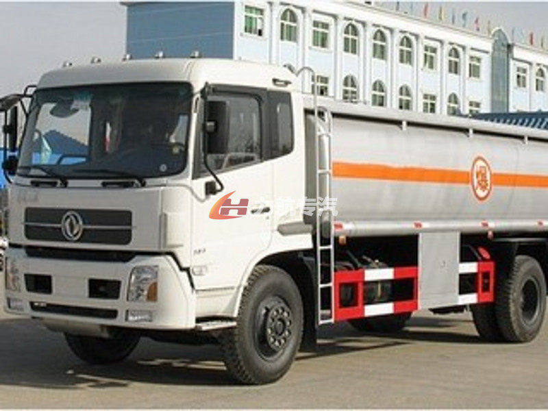 东风天锦化工液体运输车图片