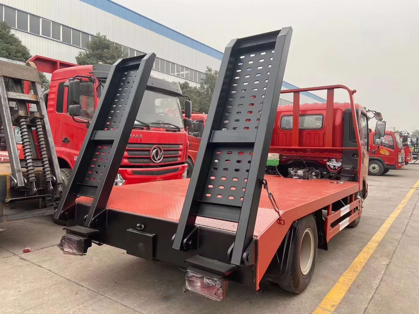 平板車 藍(lán)牌平板車 平板運(yùn)輸車 挖機(jī)拖車 勾機(jī)拖車 重汽平板車 平板車廠家 平板車價(jià)格 平板車圖片 購車熱線:18771329166