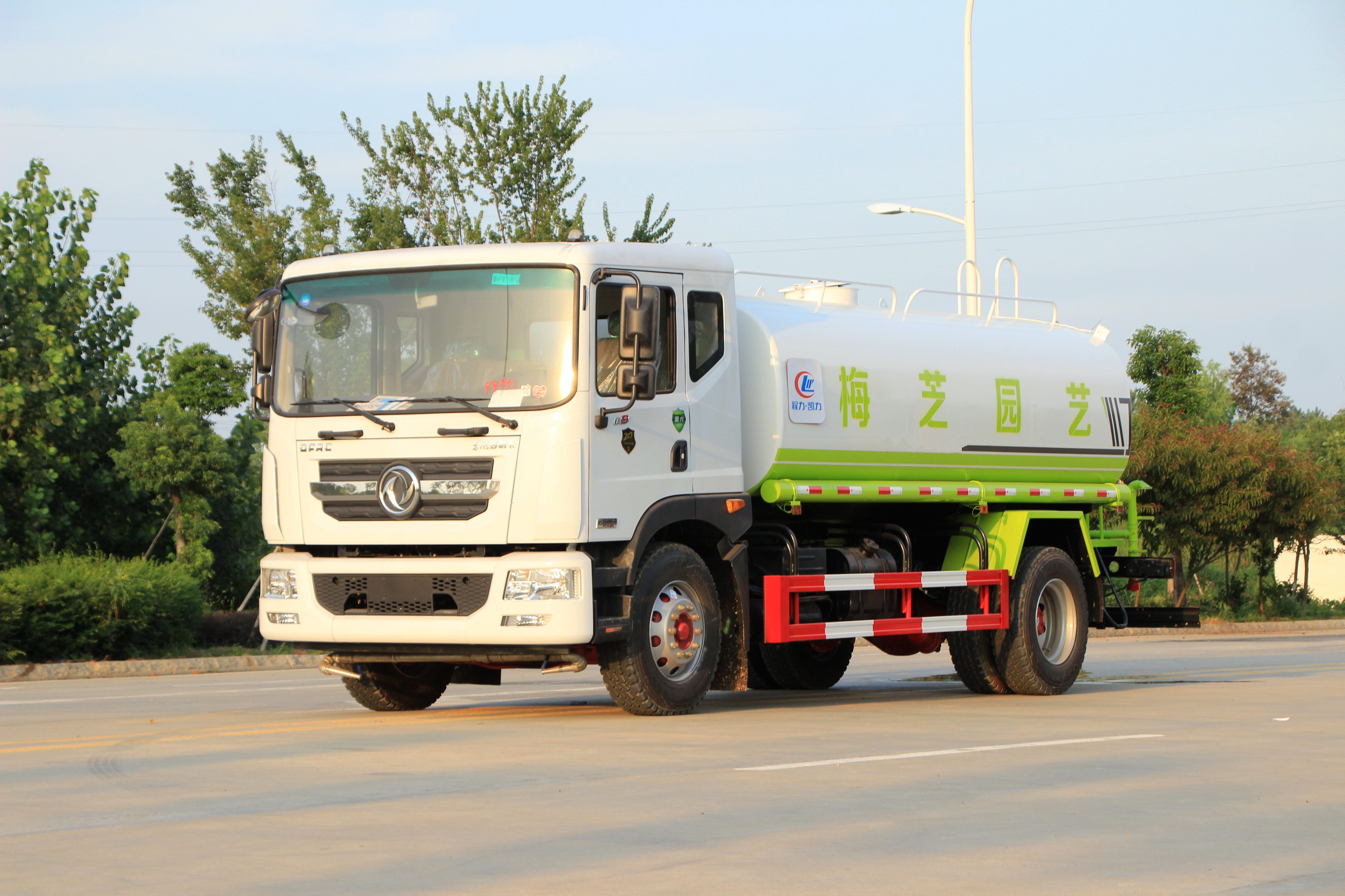 東風D9灑水車