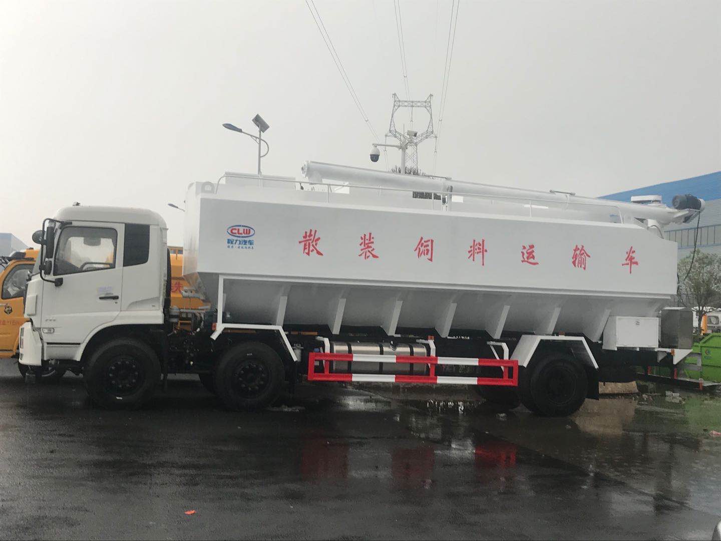 散裝飼料運(yùn)輸車