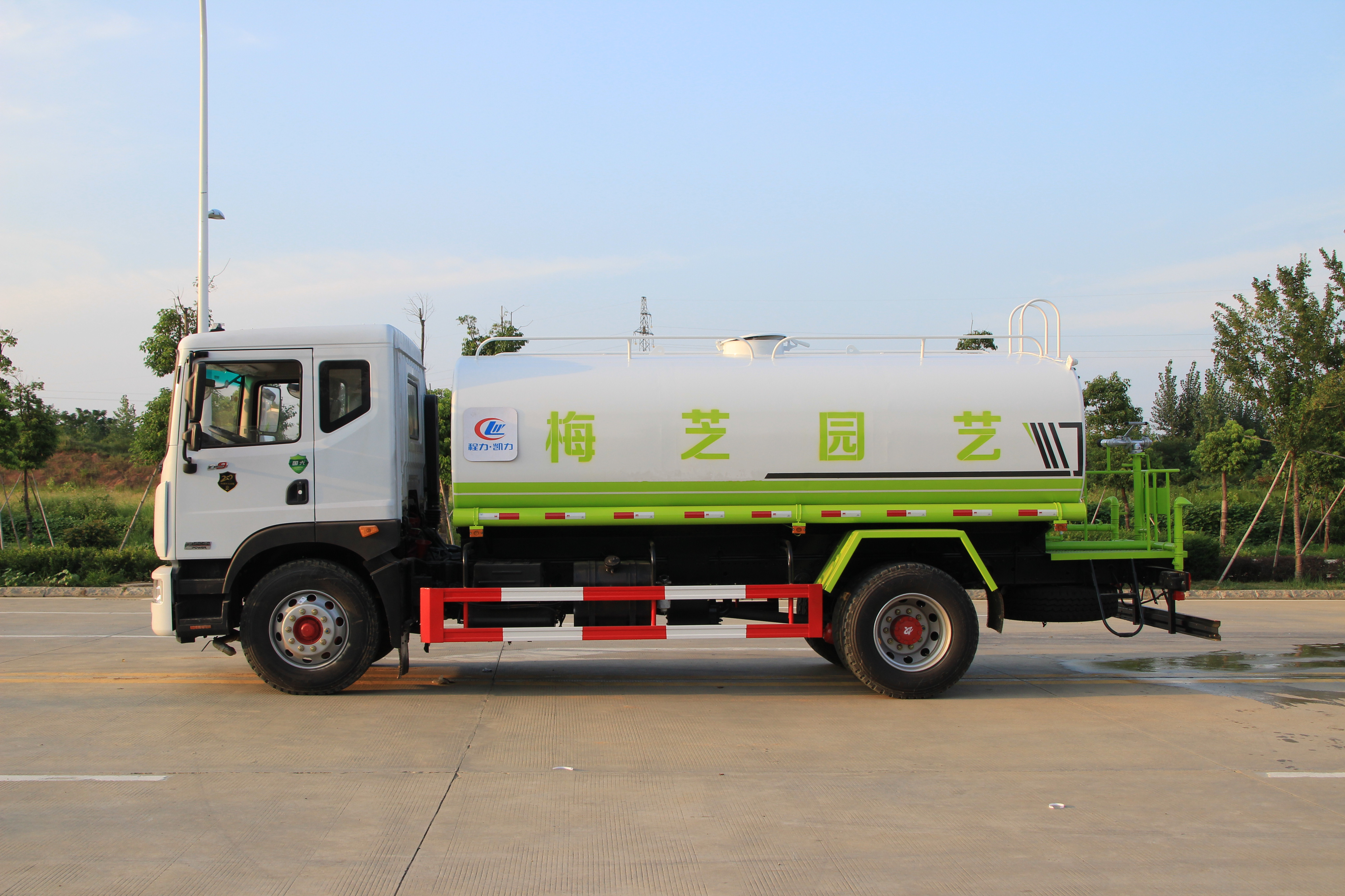 东风D9洒水车