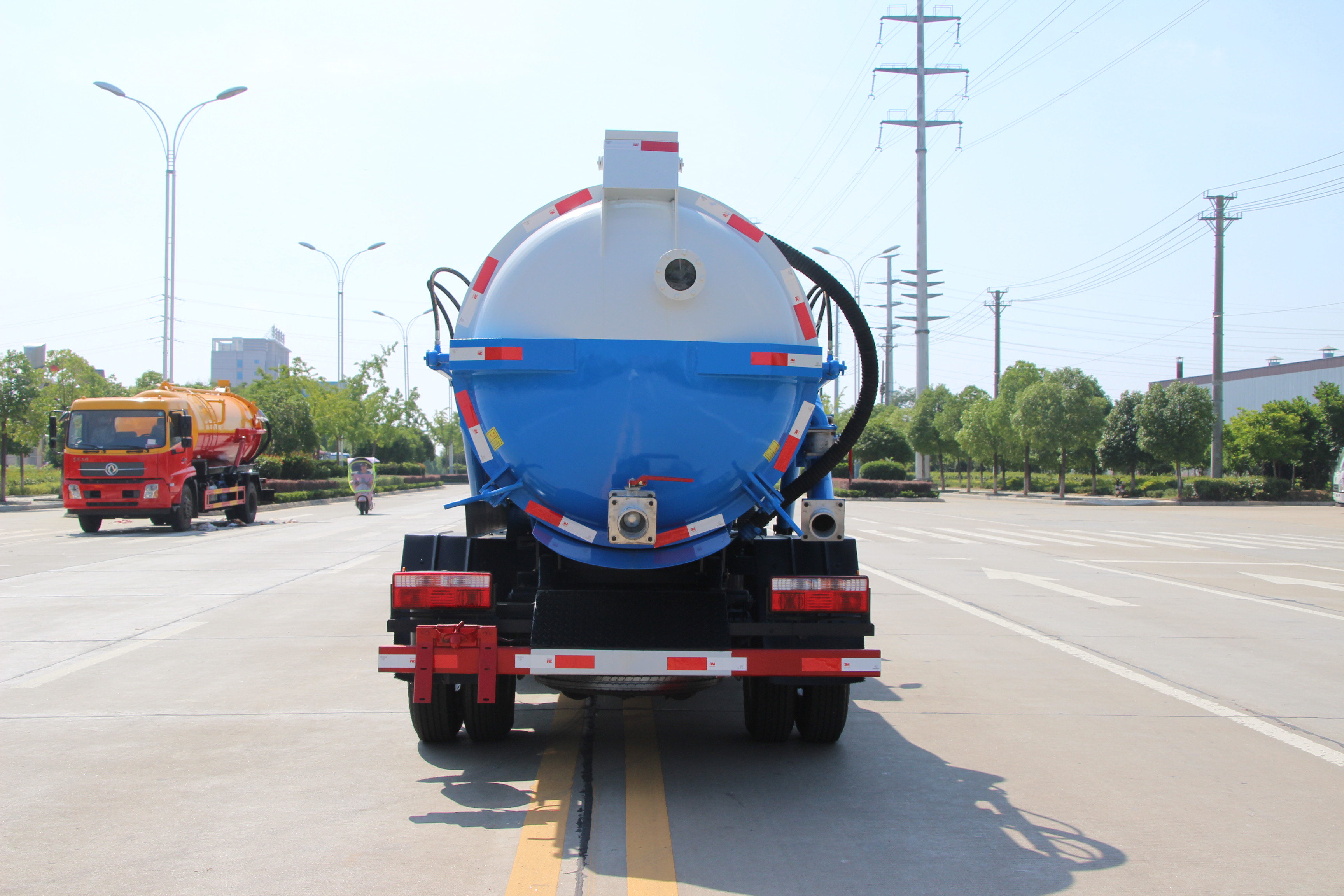 吸污車