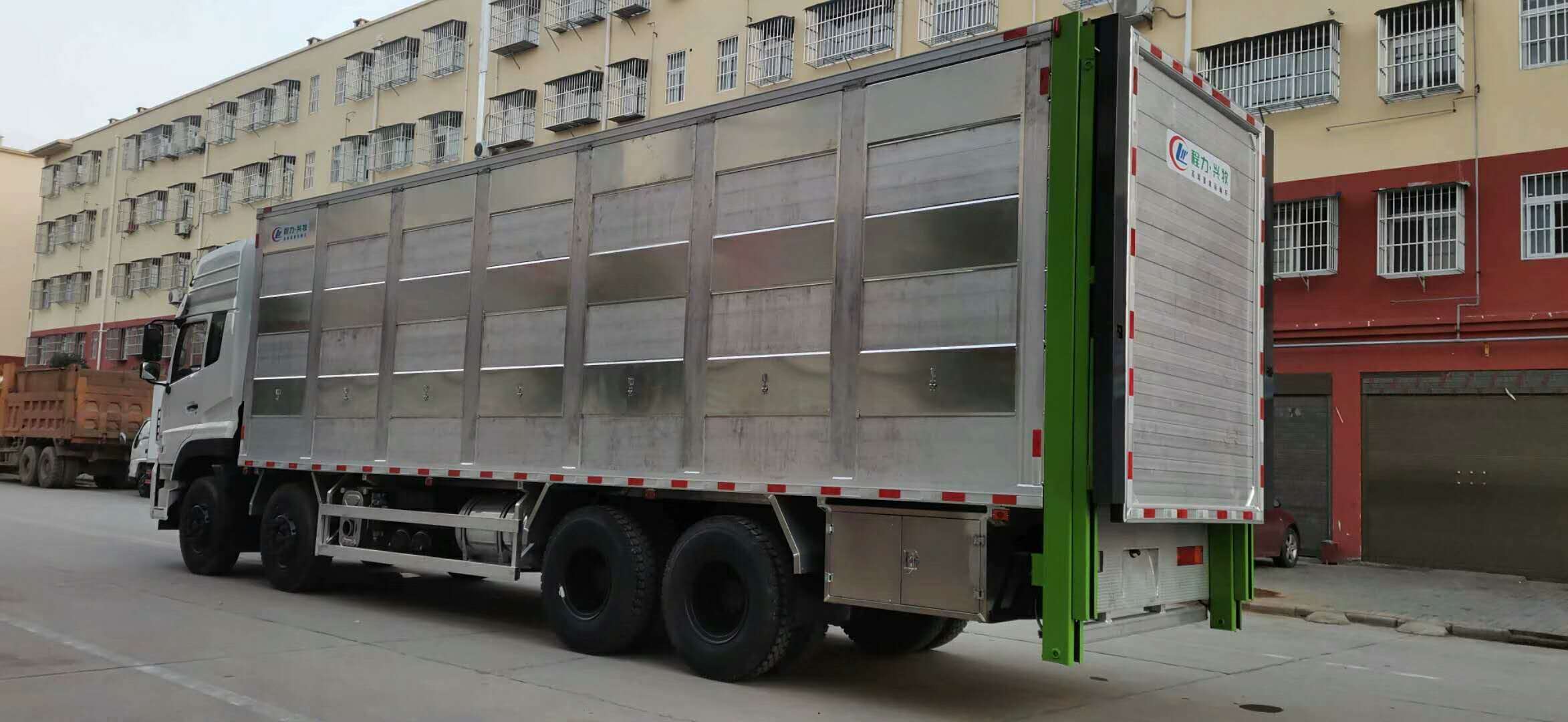 運豬車