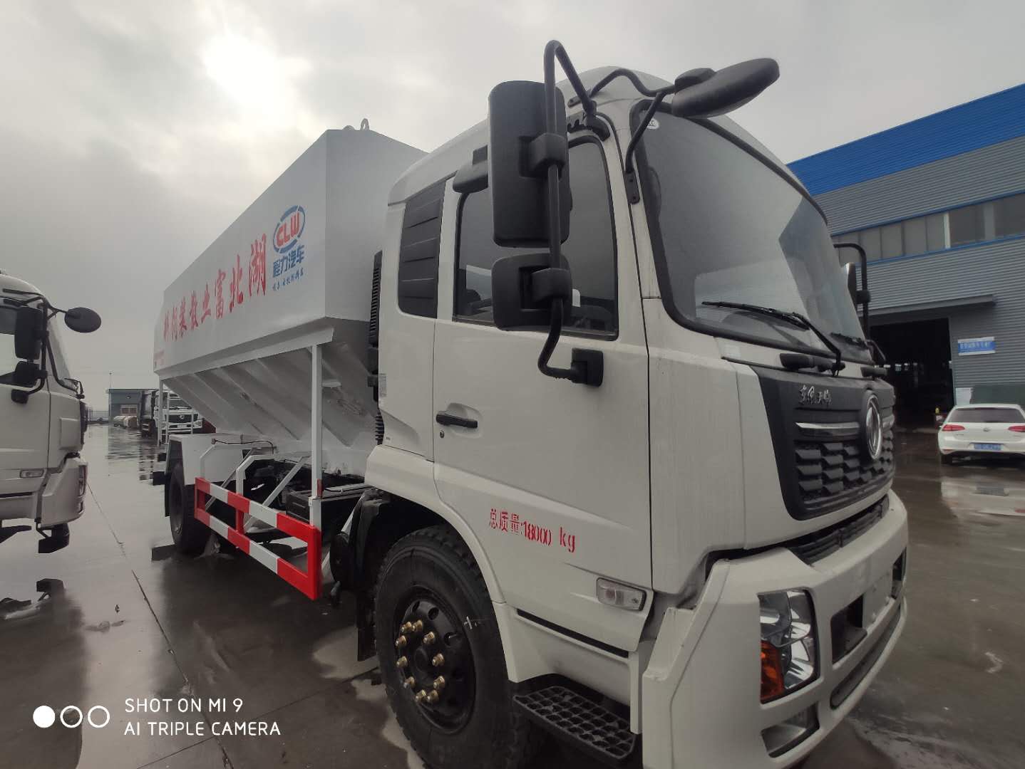 飼料運(yùn)輸車(chē)