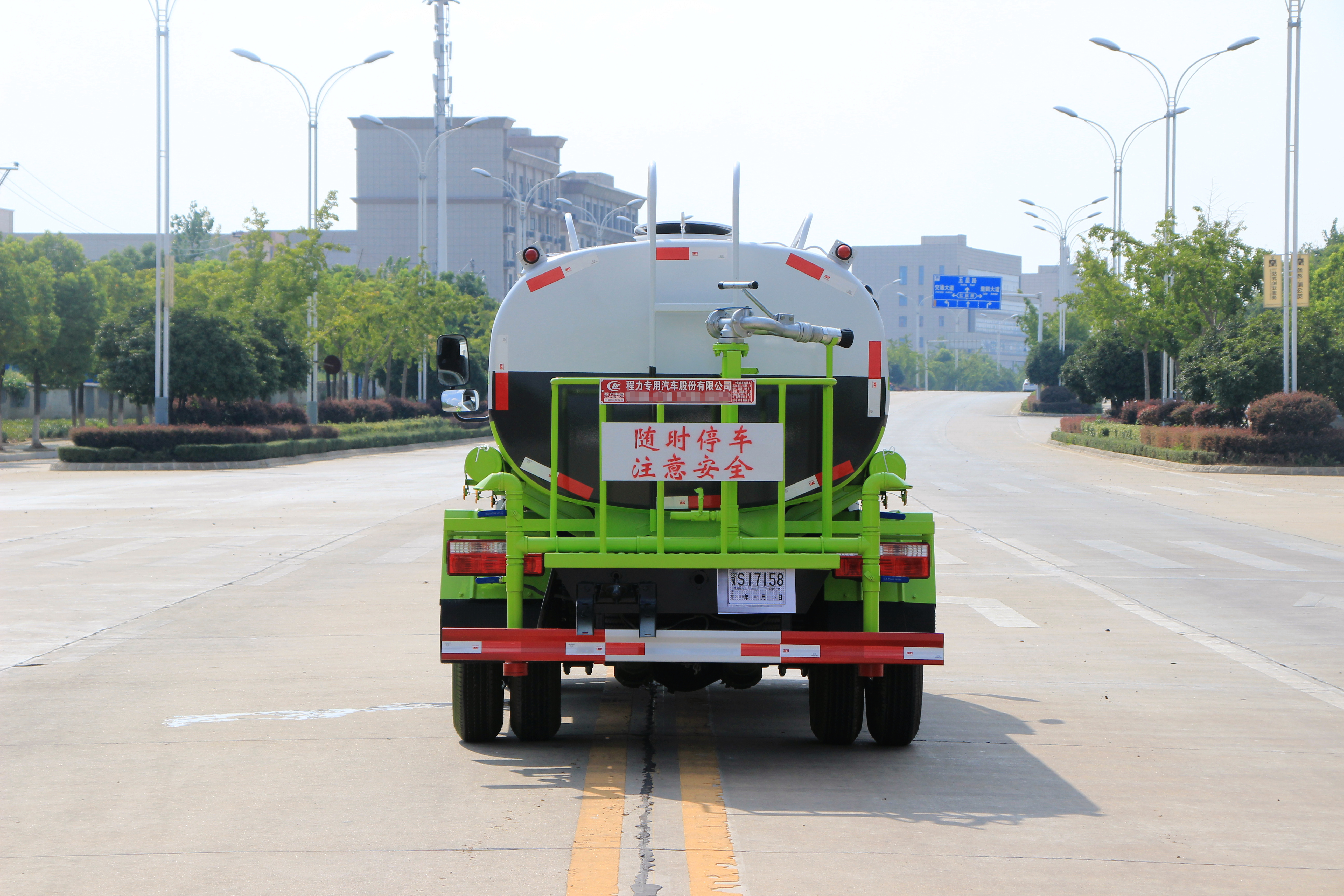 东风国六小多利卡洒水车3