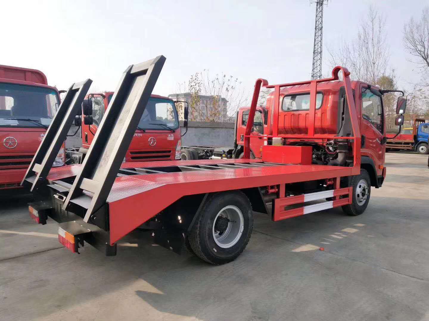 平板車,大運平板車,藍(lán)牌平板車,挖機拖車,勾機拖車,平板車廠家,平板車價格,平板車圖片,廠家直銷:18771329166