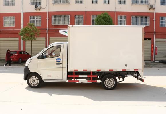 2.7米長(zhǎng)安冷藏車 小型冷藏車 小箱式冷藏車