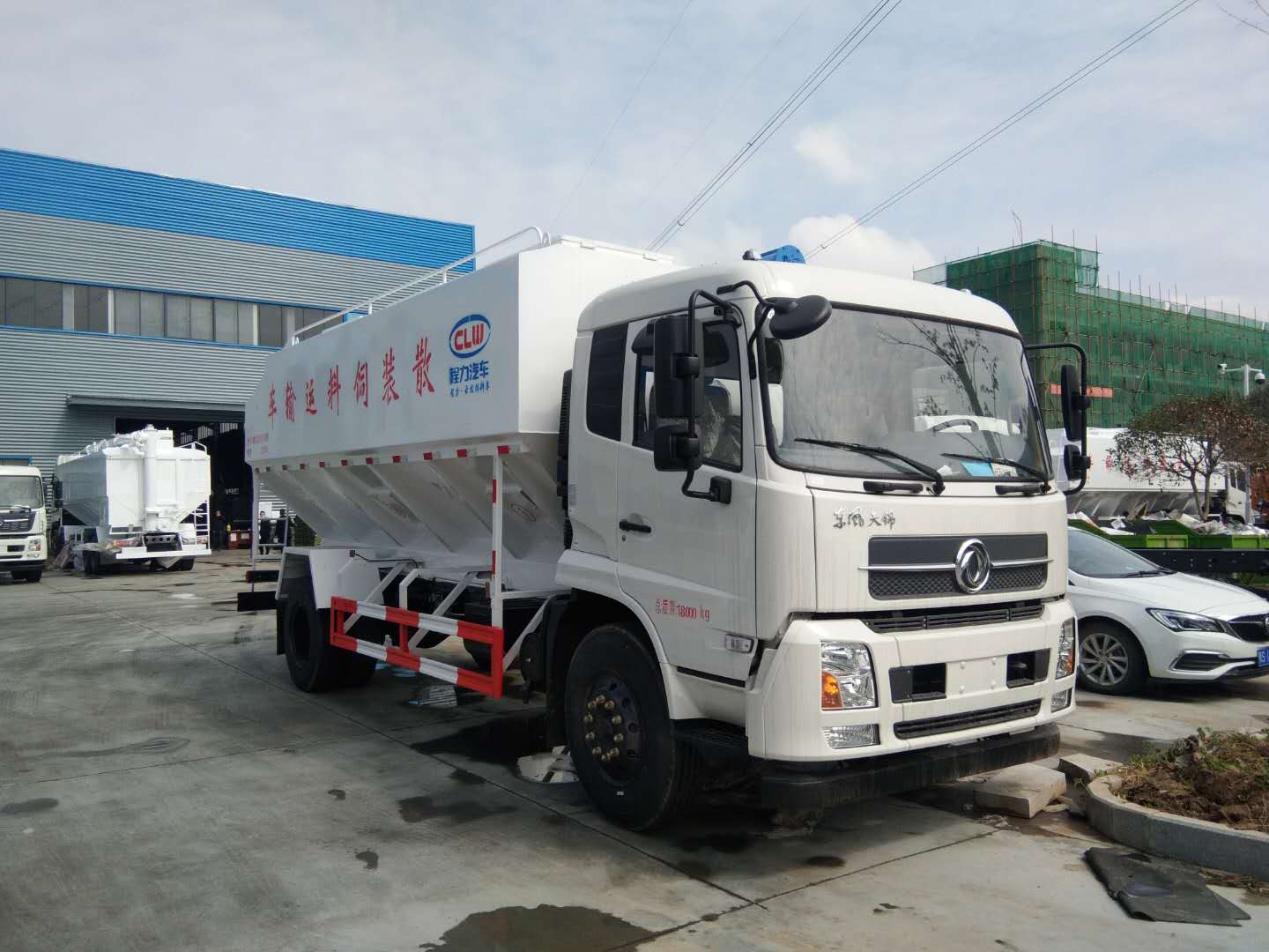 22方散裝飼料車