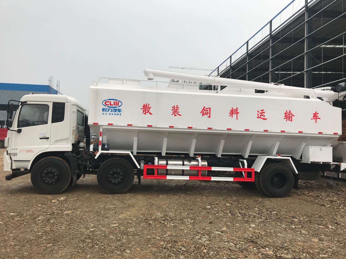 30方散裝飼料運(yùn)輸車
