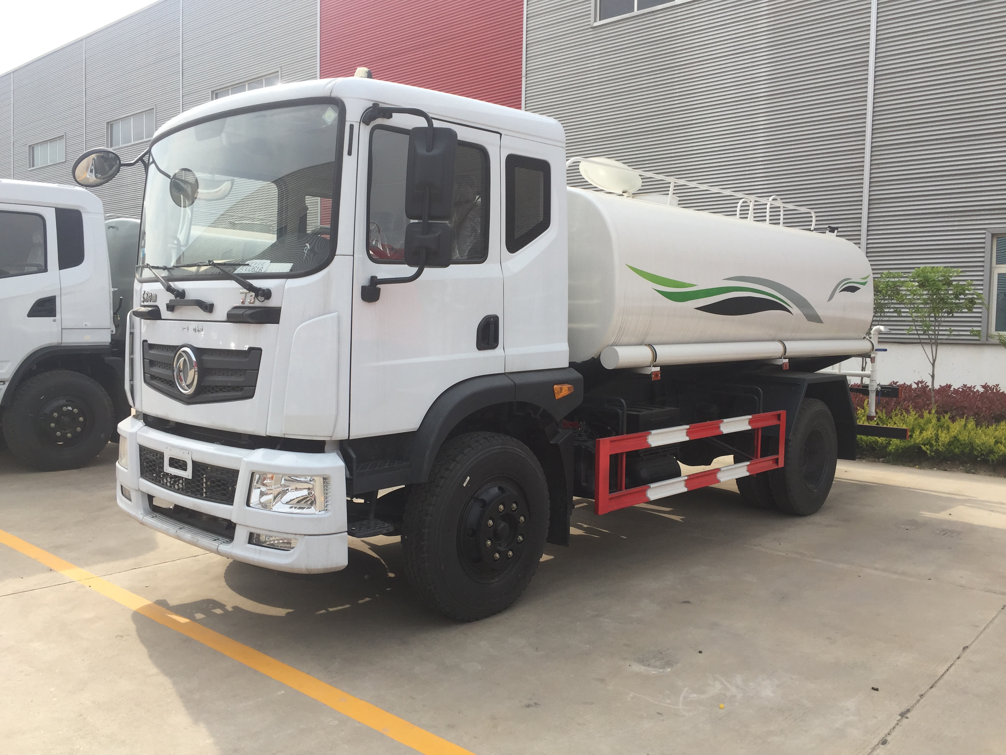 東風(fēng)T3 灑水車 (2)