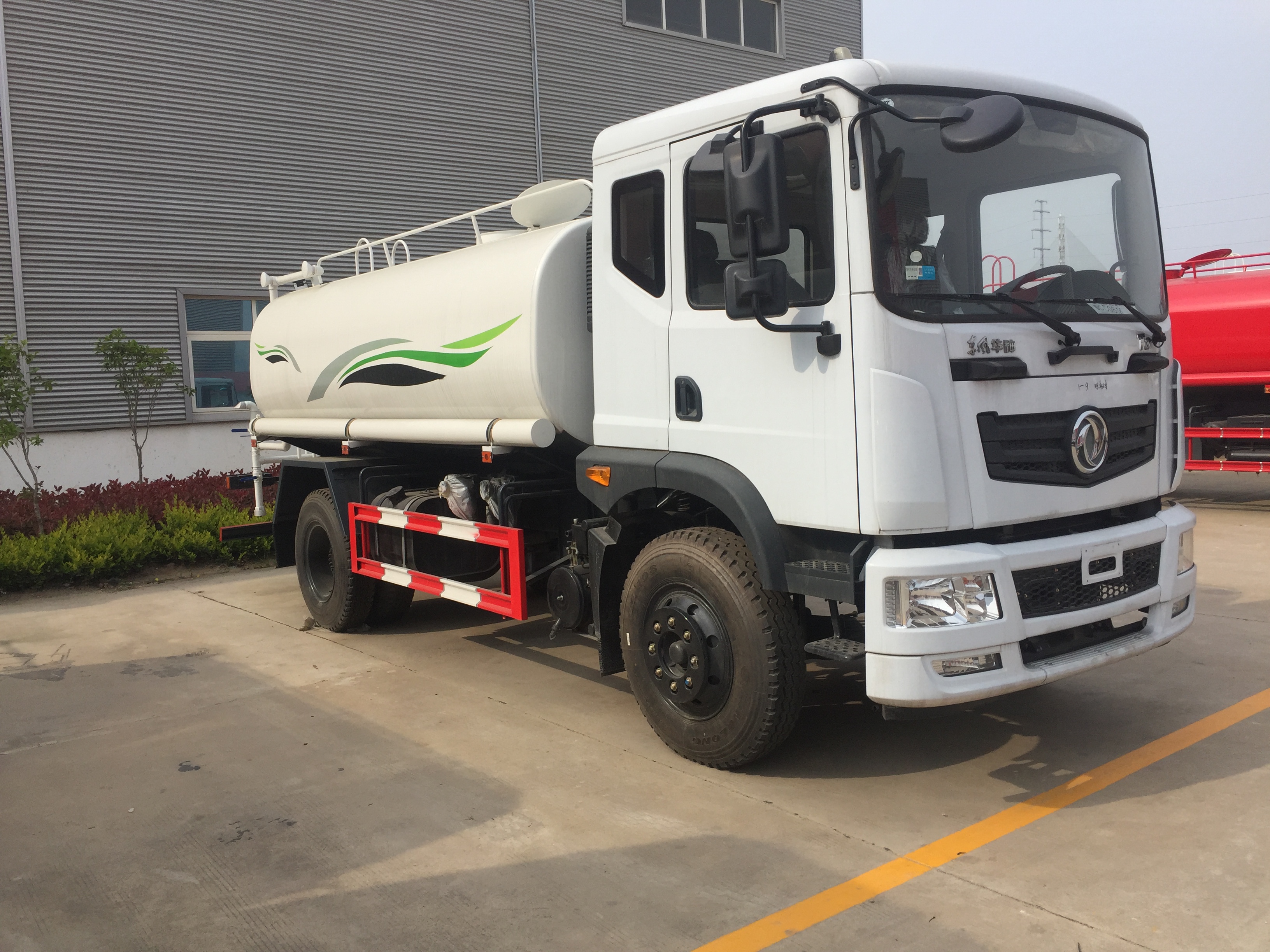 東風(fēng)T3 灑水車 (3)