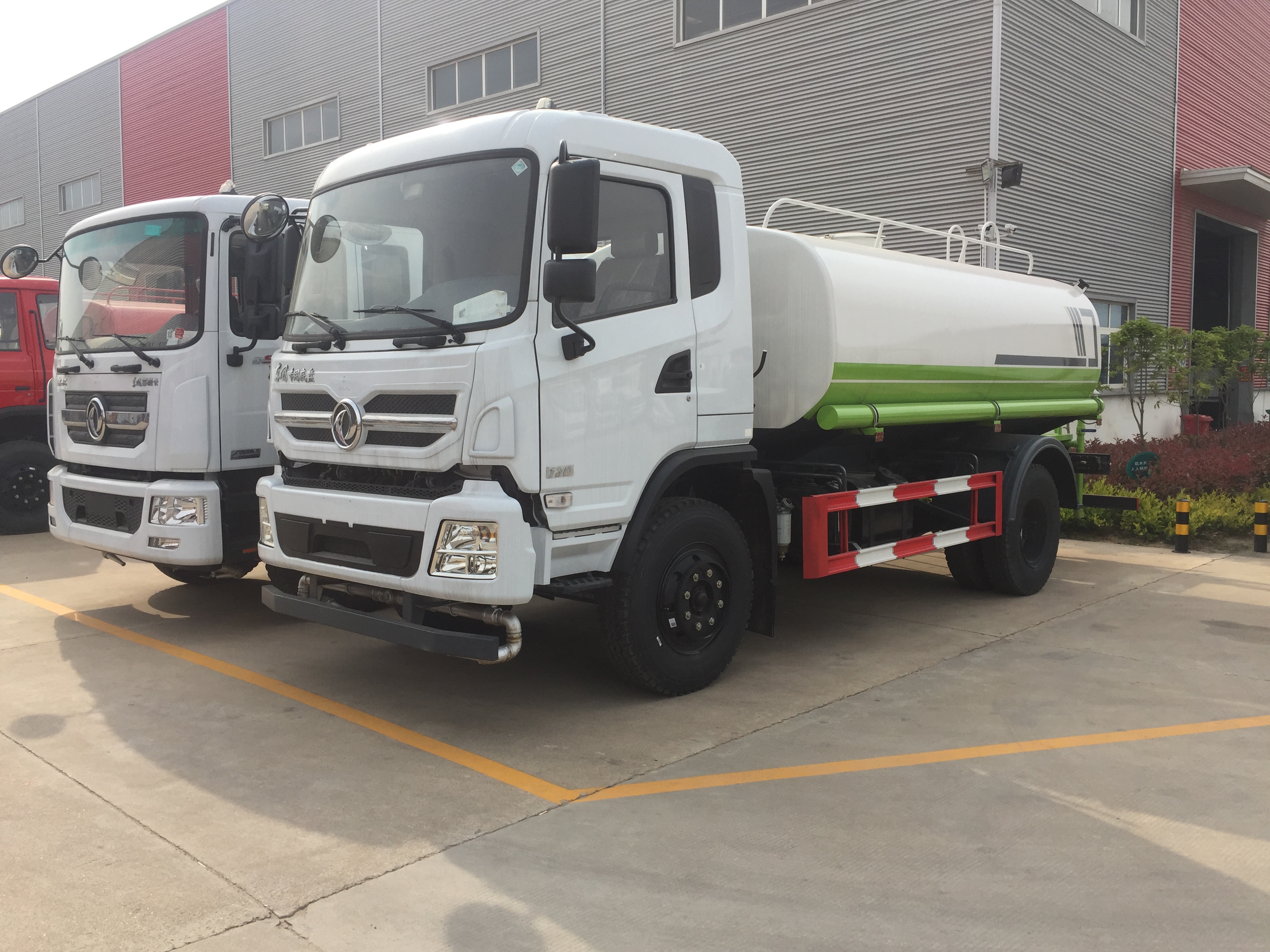 東風(fēng)專底12方灑水車 (2)