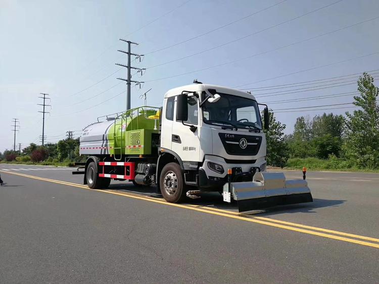路面清洗養(yǎng)護車