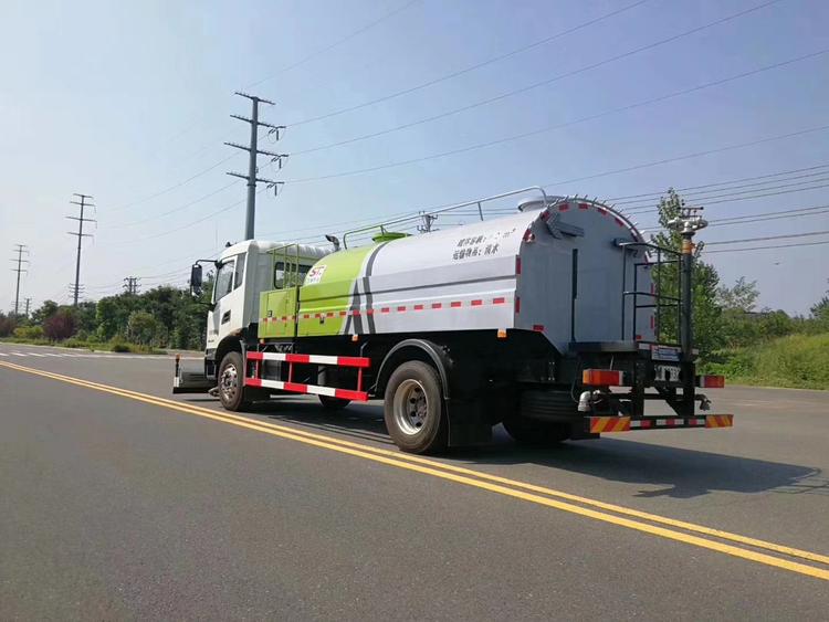 路面清洗養(yǎng)護車