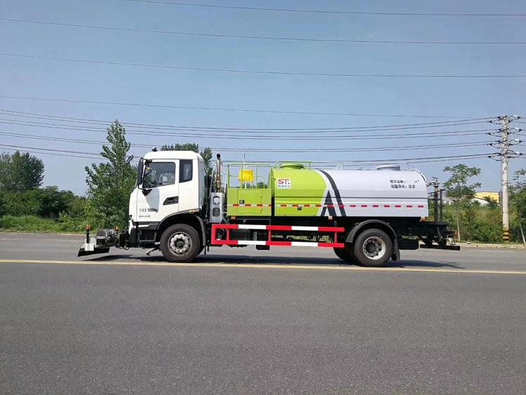 路面清洗養(yǎng)護車