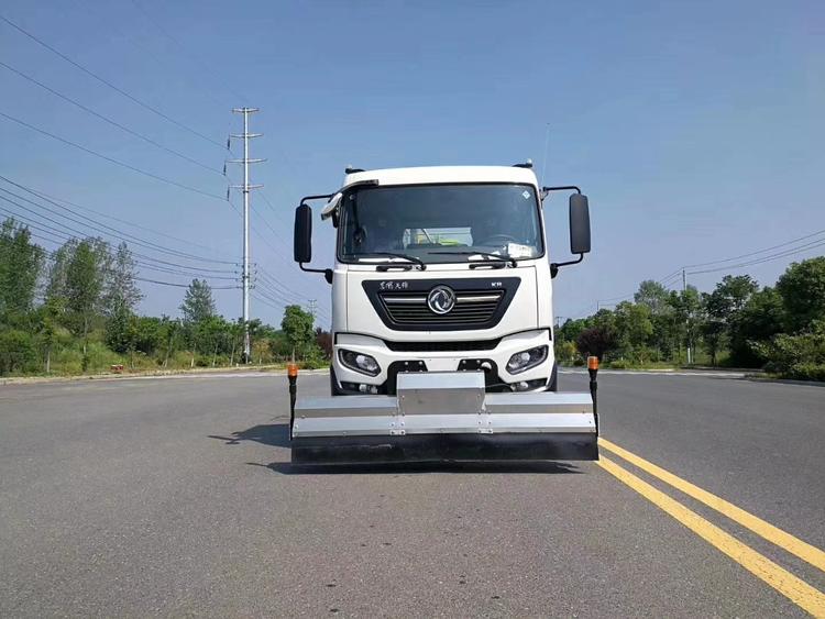 路面清洗養(yǎng)護車