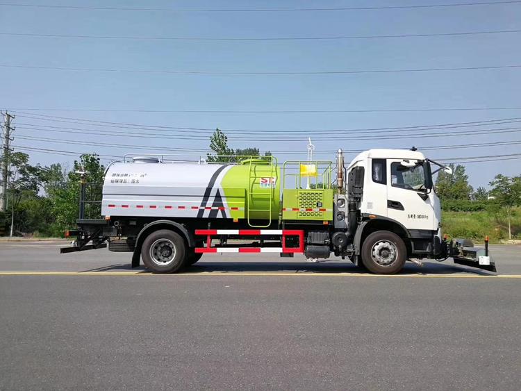 路面清洗養(yǎng)護車