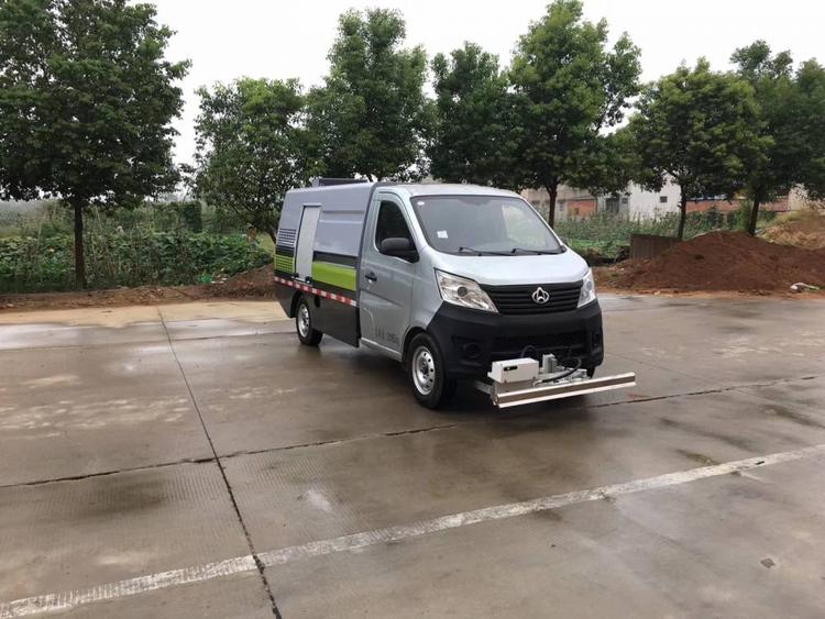 路面清洗養(yǎng)護車