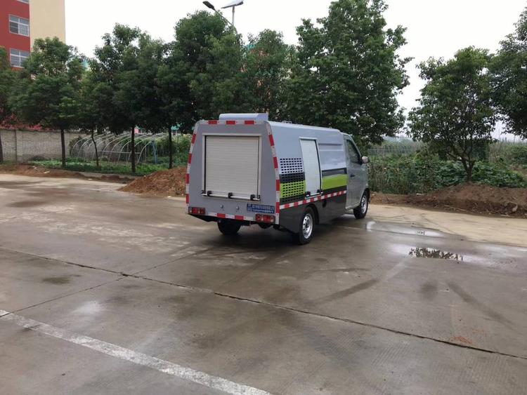 路面清洗養(yǎng)護車