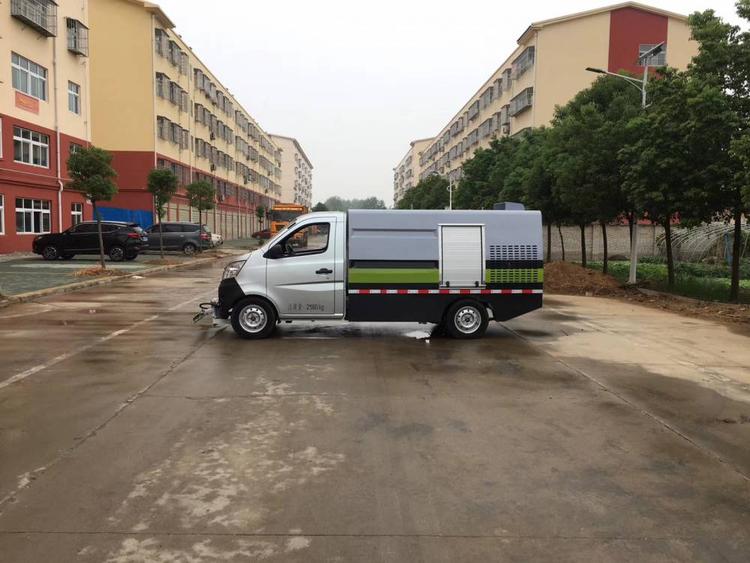 路面清洗養(yǎng)護車
