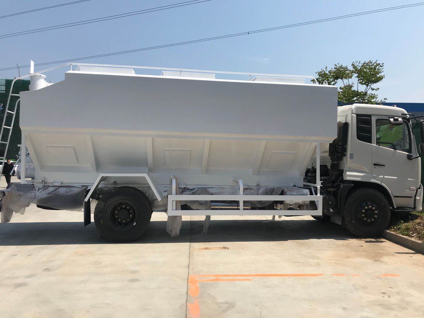 20方散裝飼料車