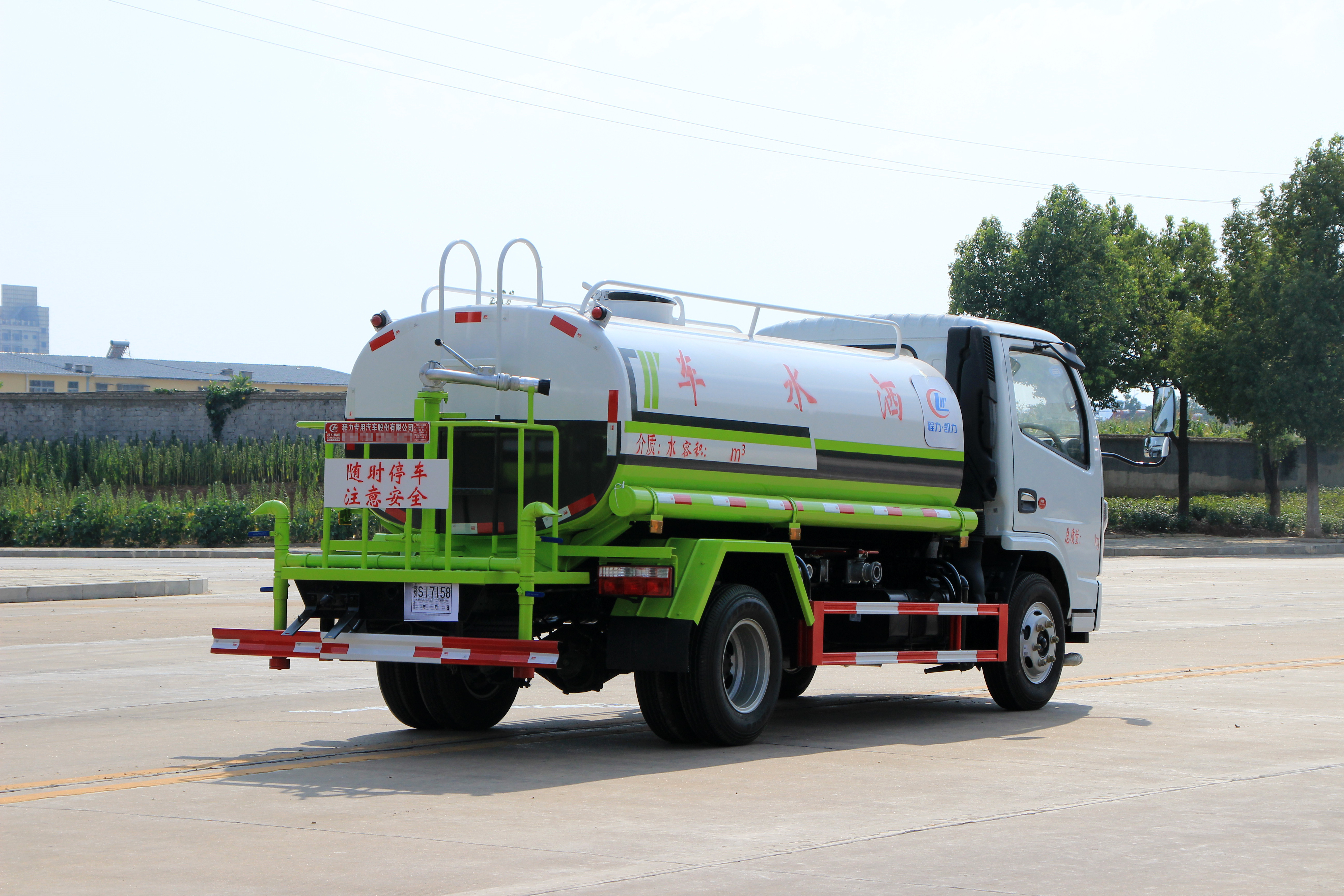 東風(fēng)國六小多利卡灑水車2
