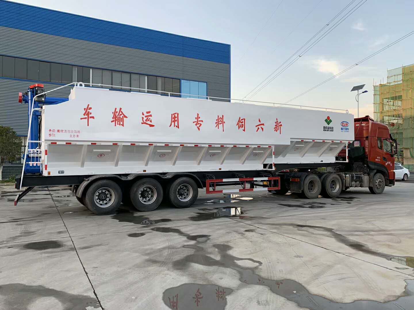 66方半掛飼料車