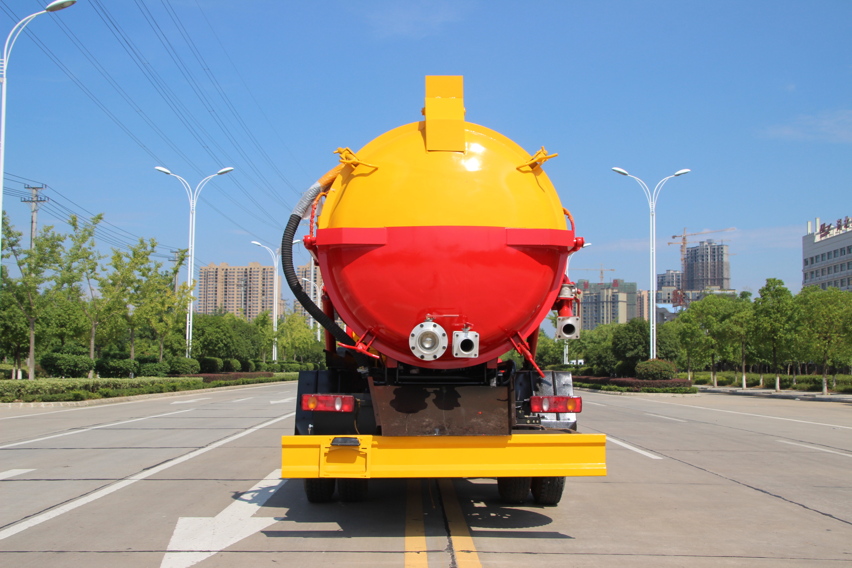 吸污車