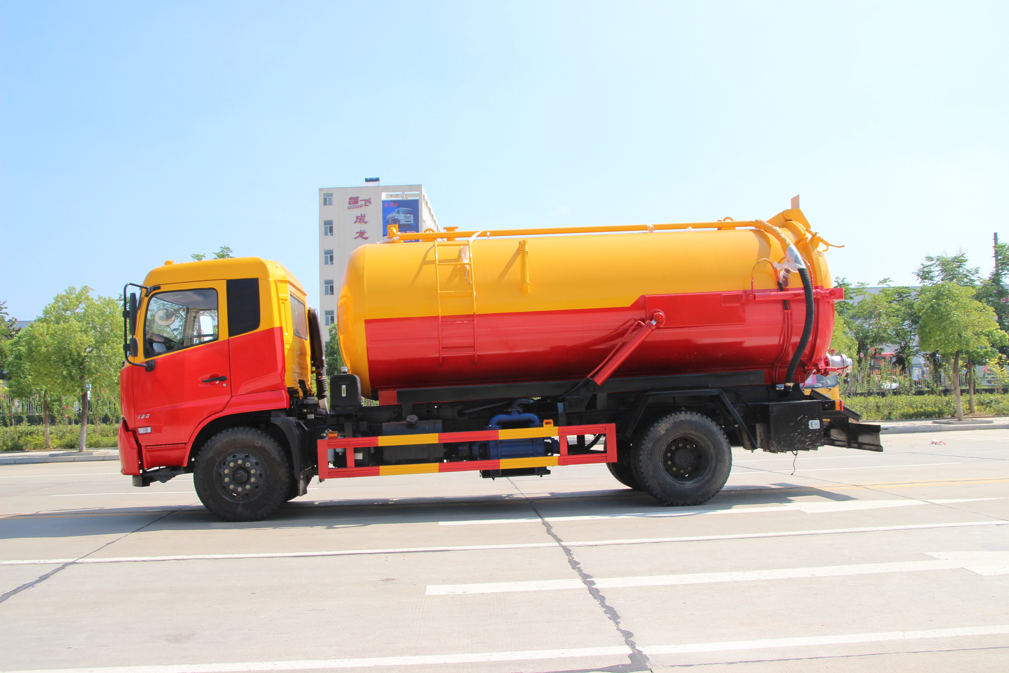 吸污車