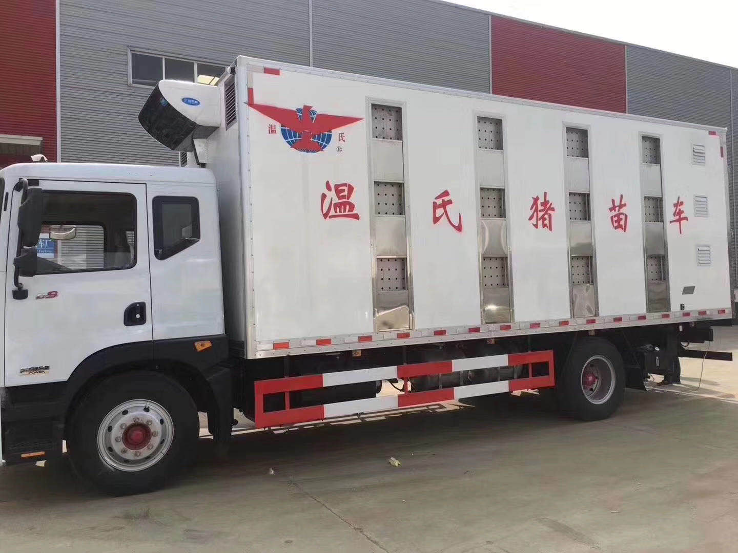 东风D9畜禽​运输车