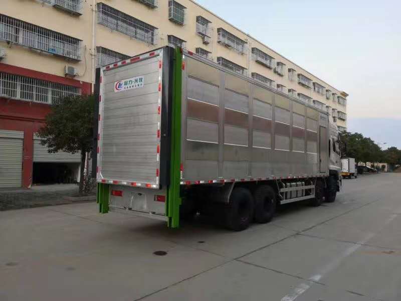 畜禽運(yùn)輸車(chē)