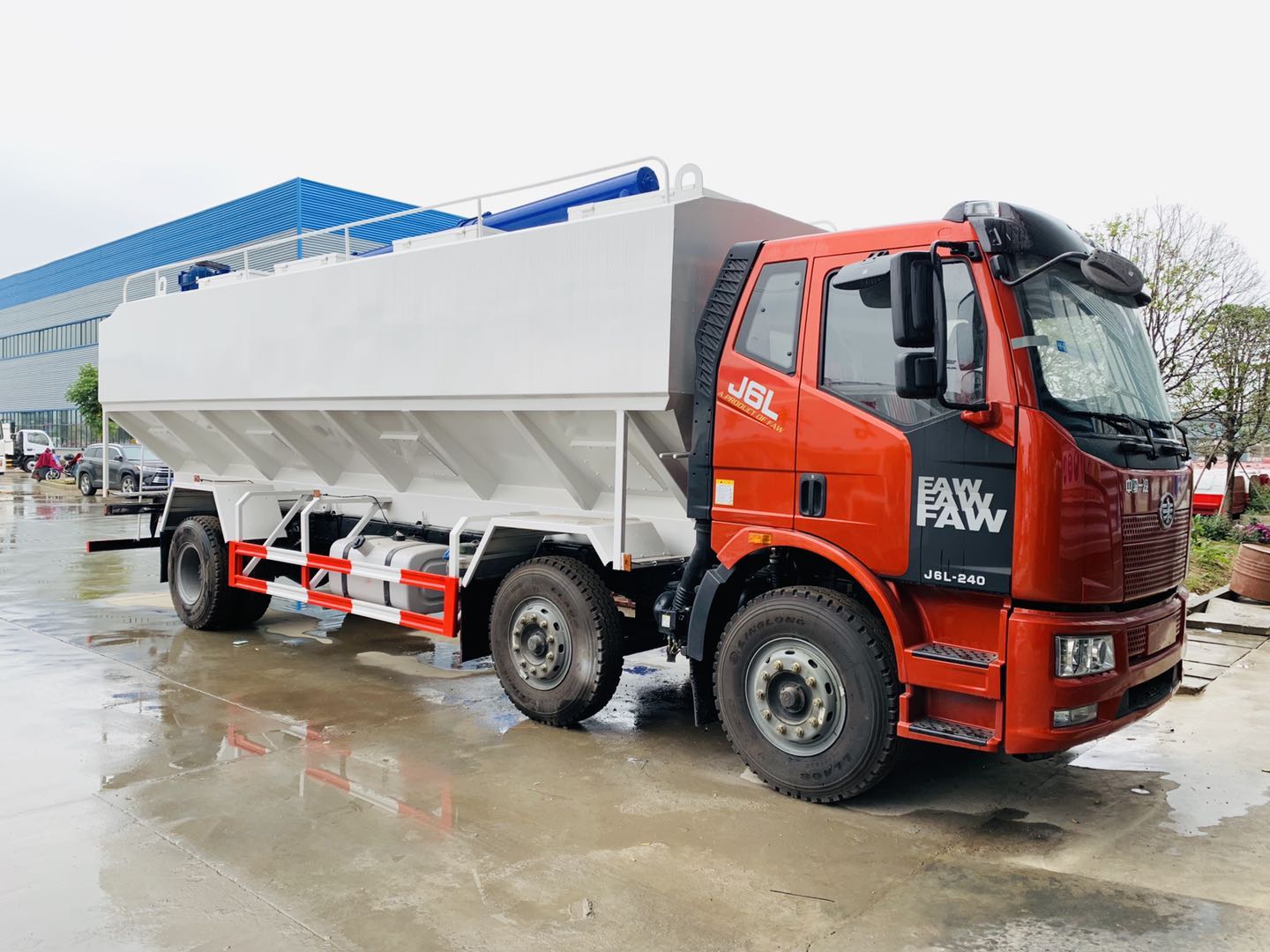 解放J6  30方散裝飼料車