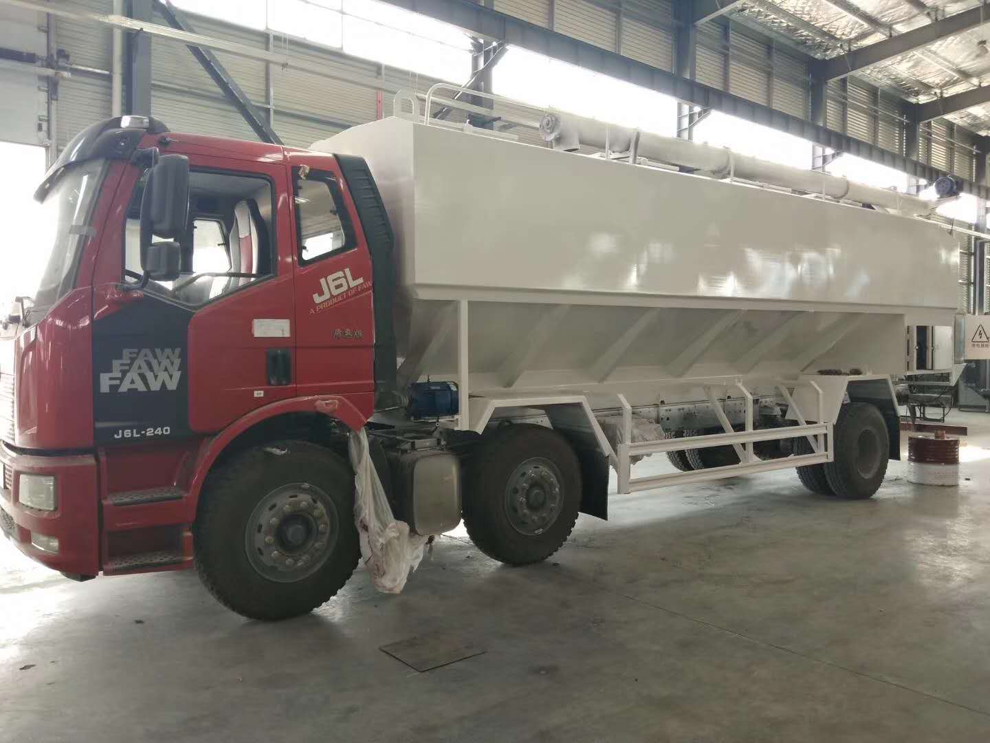 解放J6  30方散裝飼料車