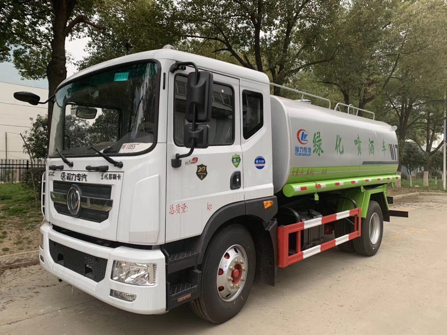 國六東風D9灑水車..1