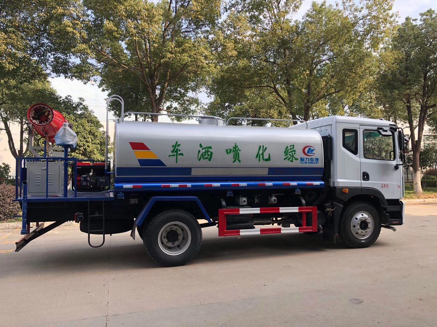 東風(fēng)D9霧炮車1