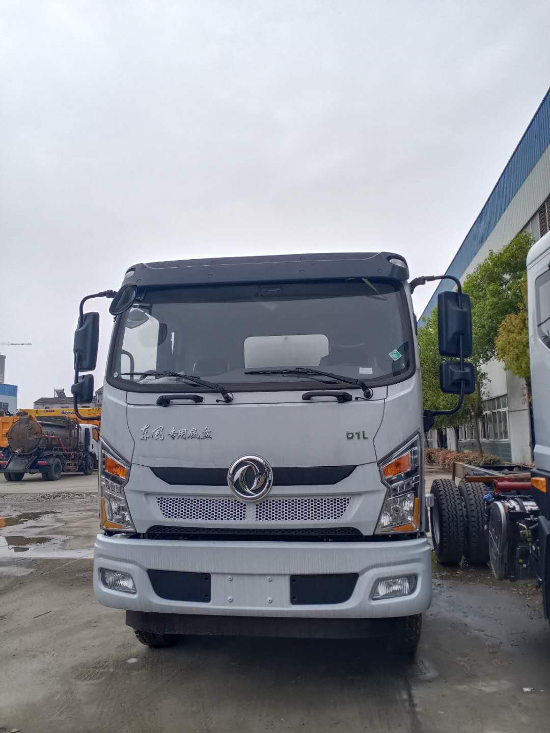 東風(fēng)專(zhuān)底D1L12方灑水車(chē) (5)