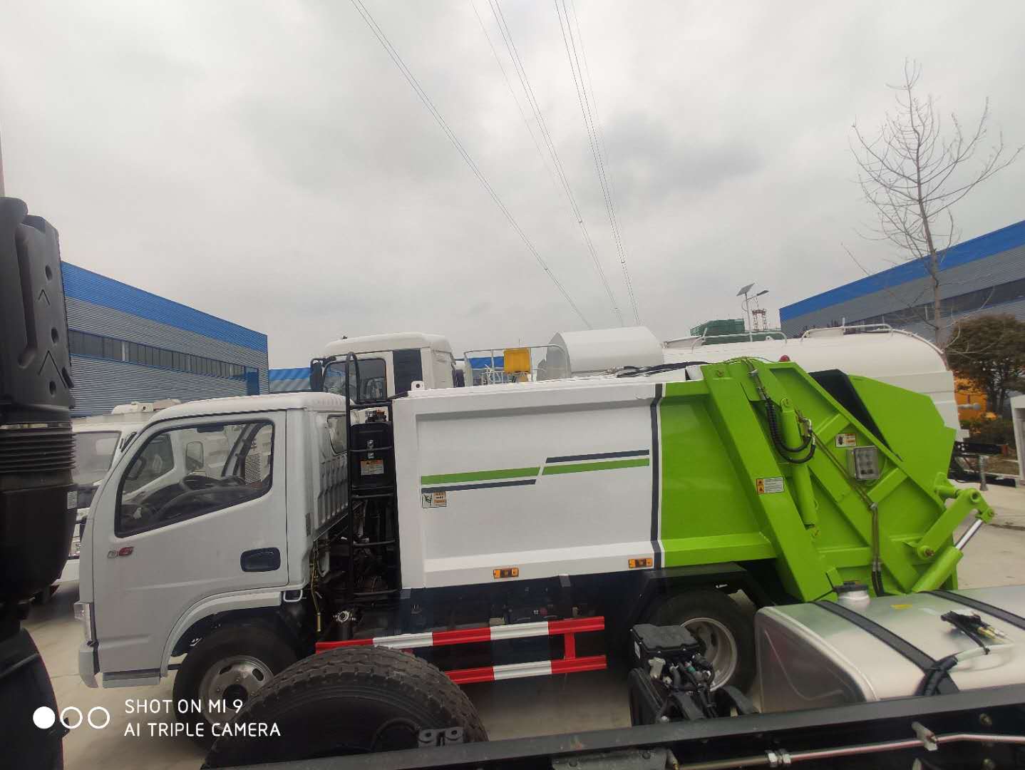 地下室垃圾車