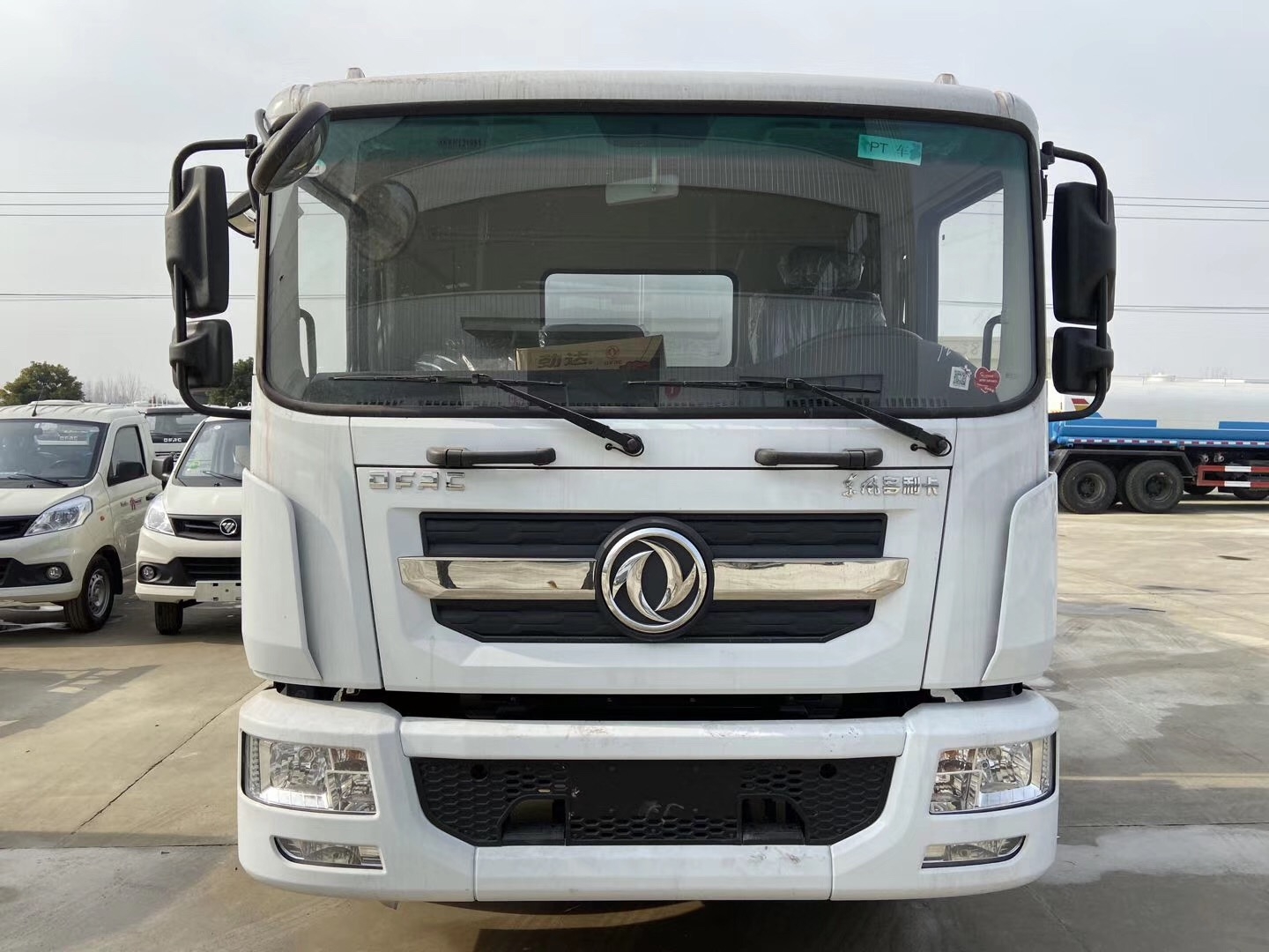 東風(fēng)D9多利卡灑水車 (1)