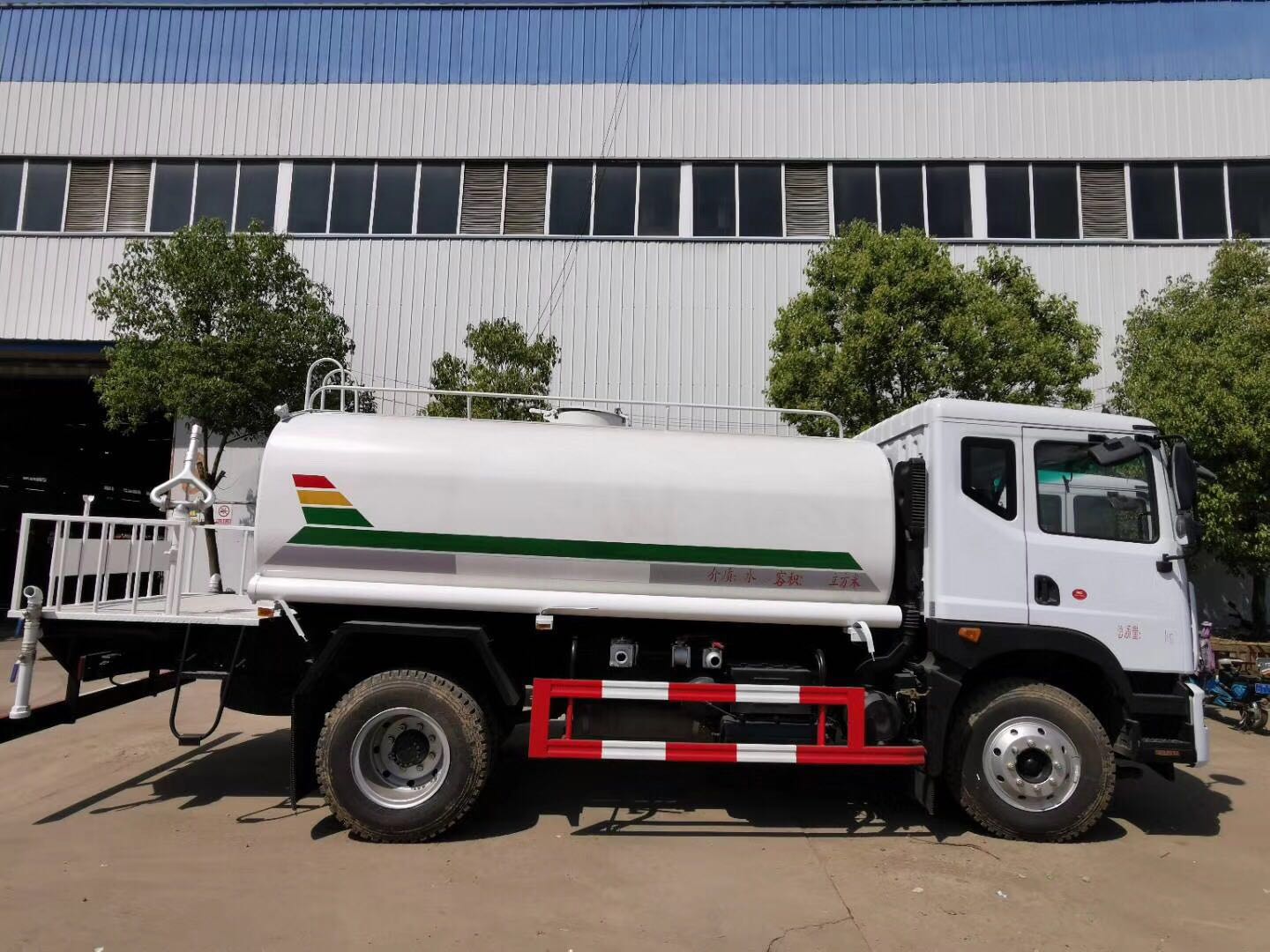 東風(fēng)D9 12方灑水車 (1)