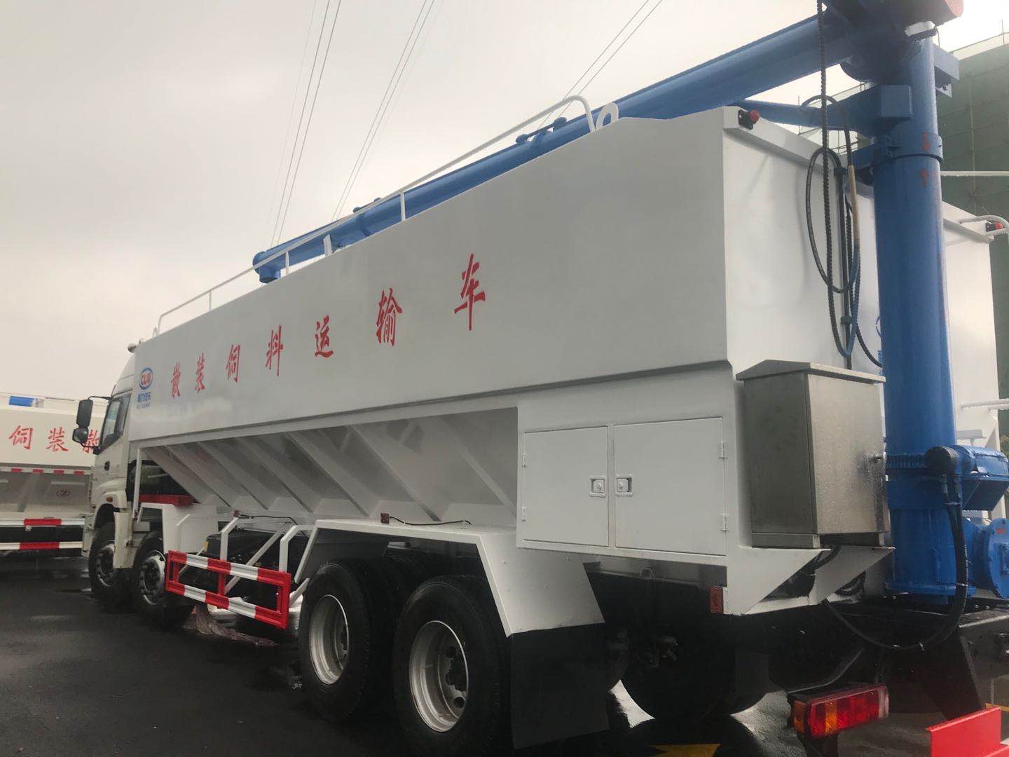 東風天龍散裝飼料車