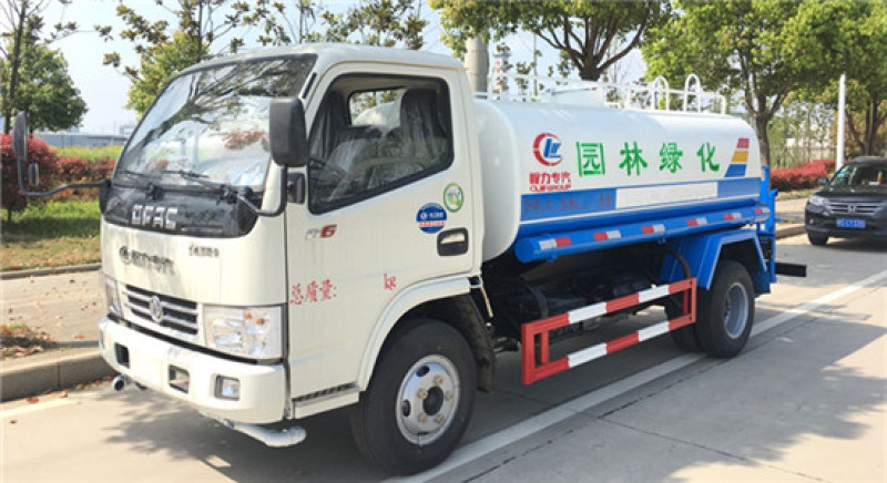 东风多利卡洒水车-方洒水车_800<em></em>x800