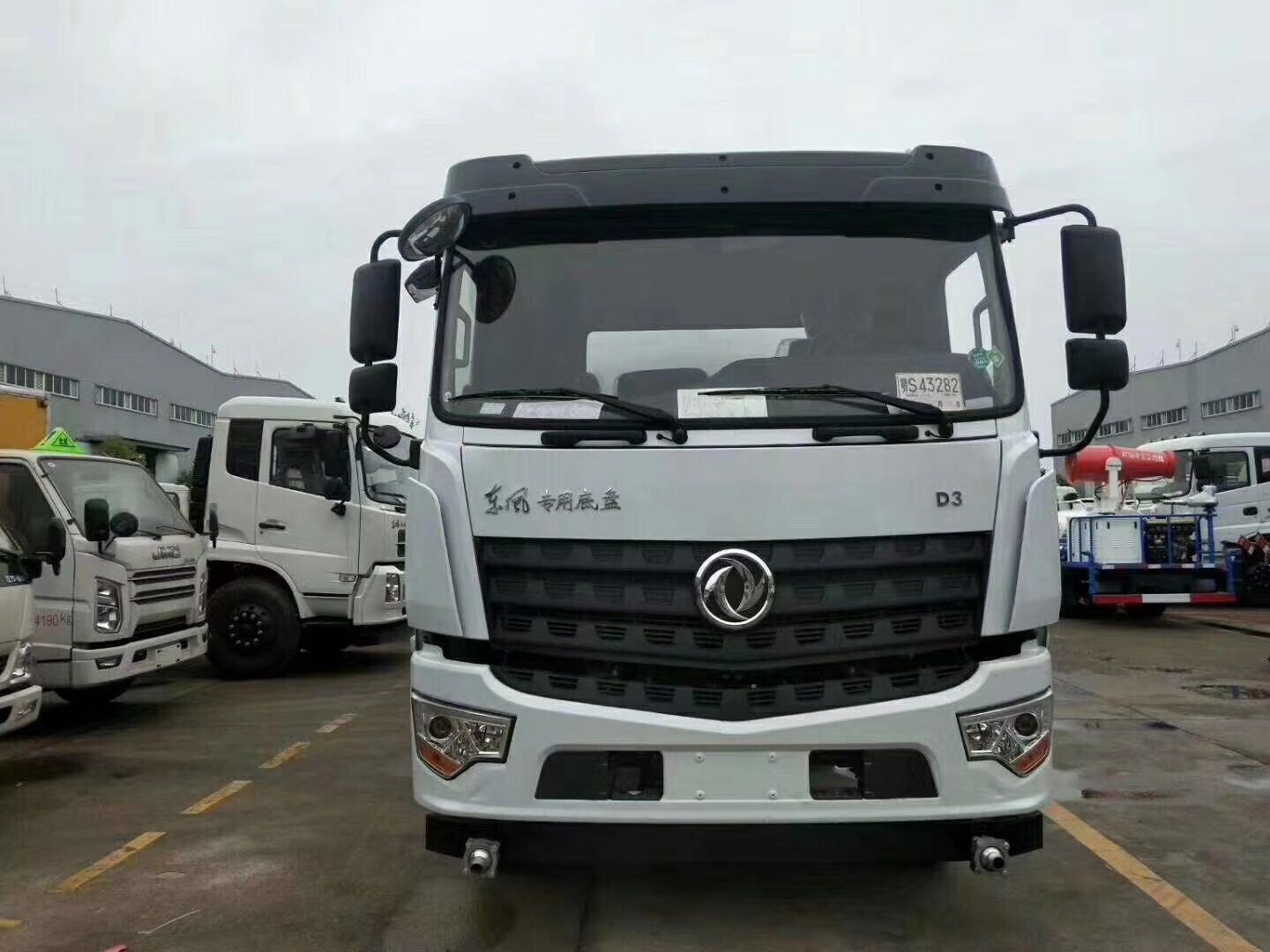 東風(fēng)專底12方灑水車 (12)