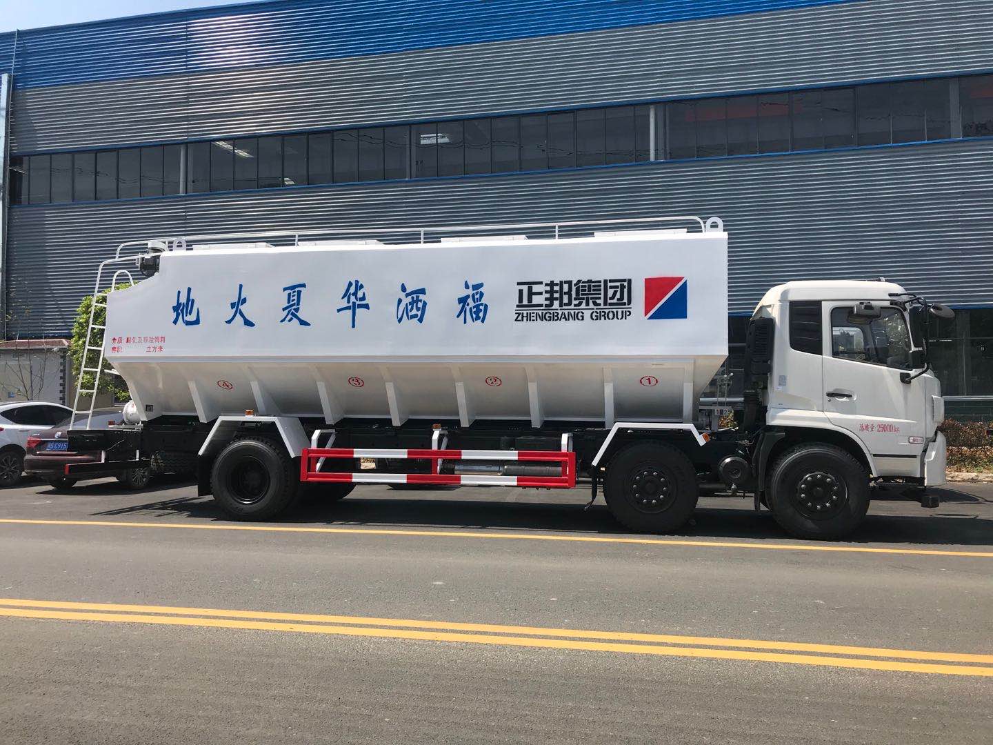 散裝飼料車(chē)廠家直銷