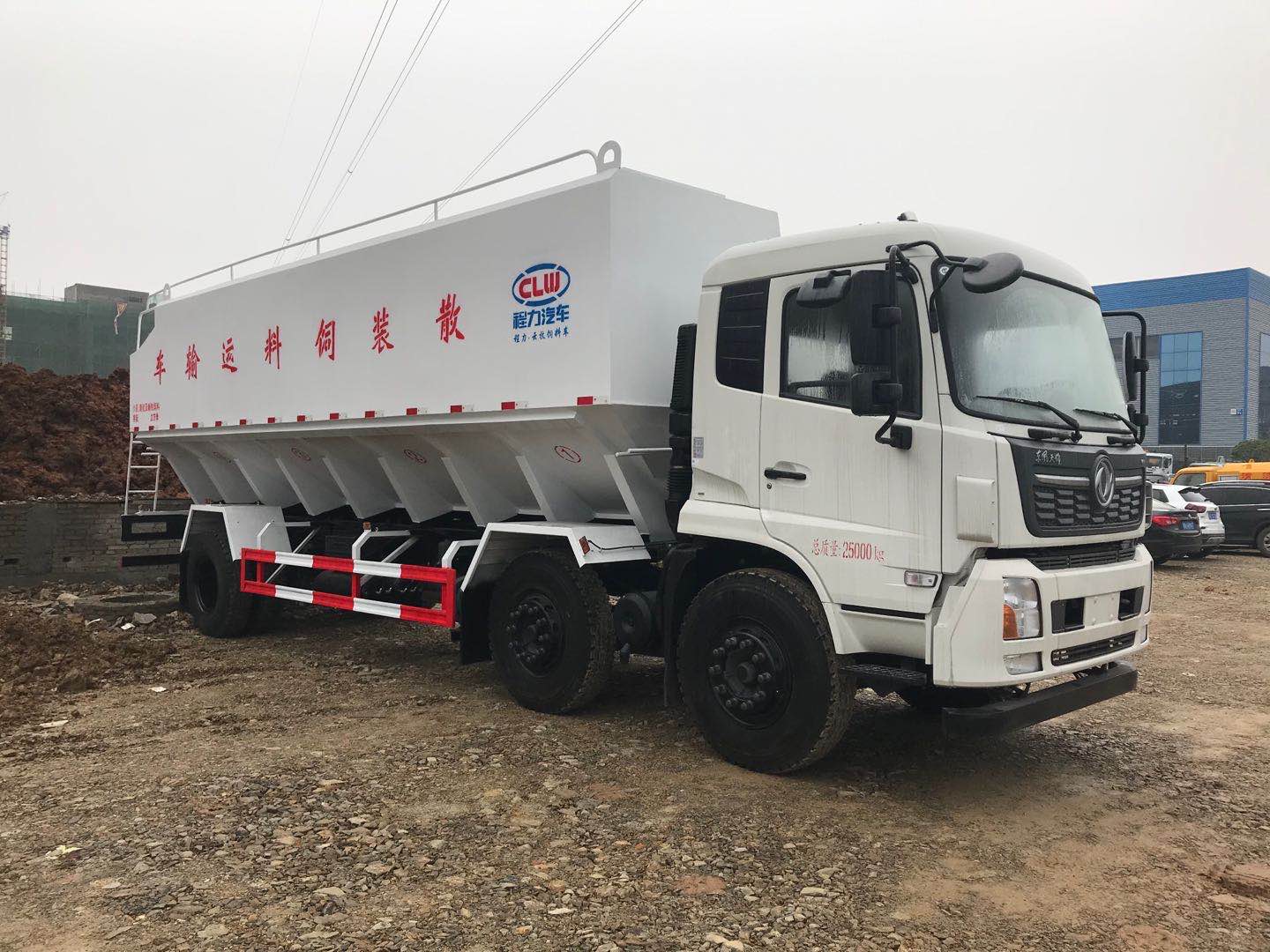 小三軸飼料車(chē)
