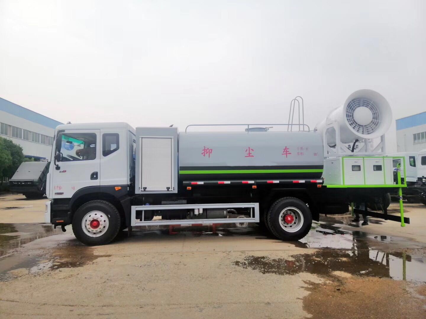 東風(fēng)D9圓罐抑塵車(chē) (1)