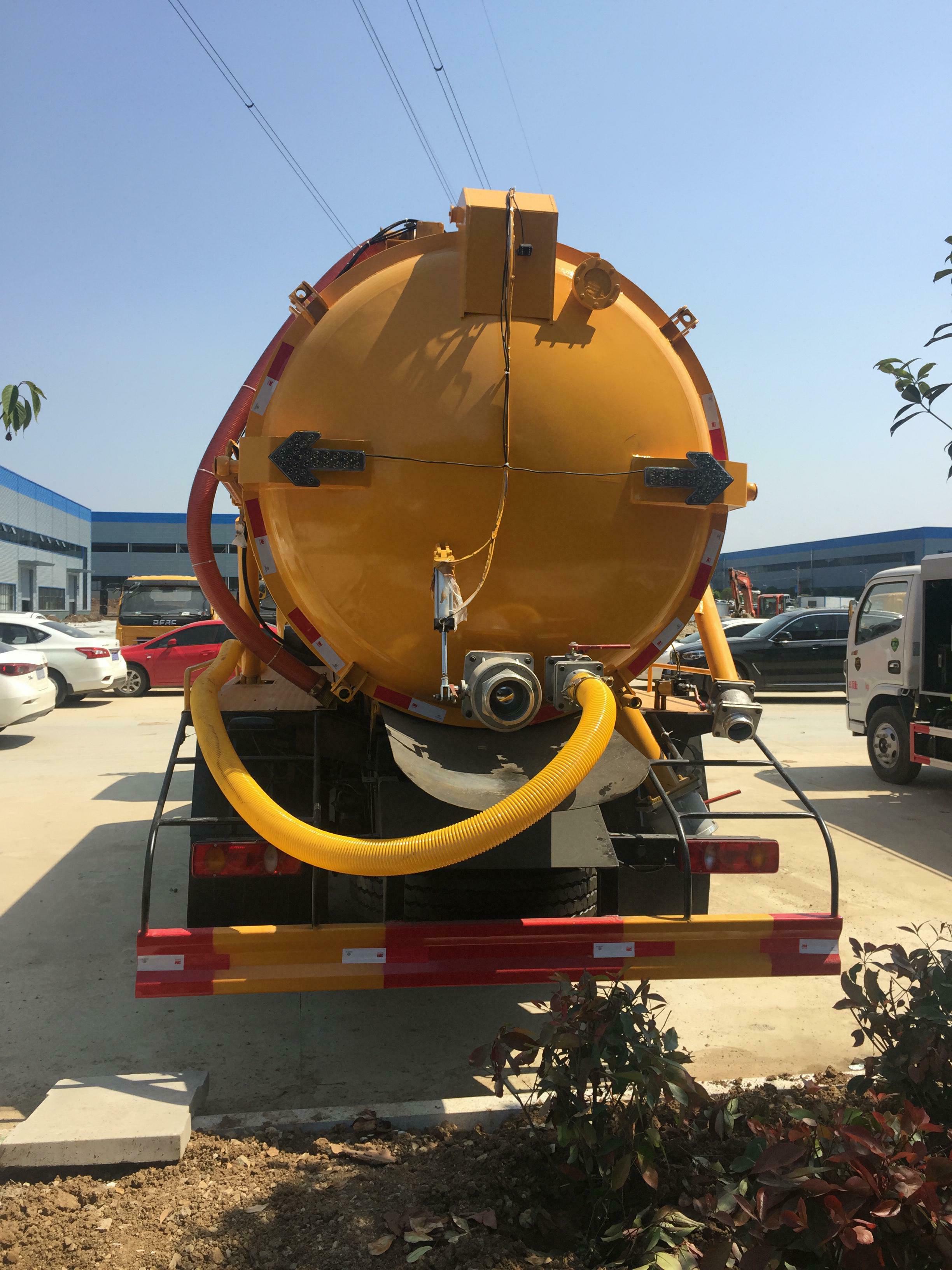 東風(fēng)天錦吸污車 (6)