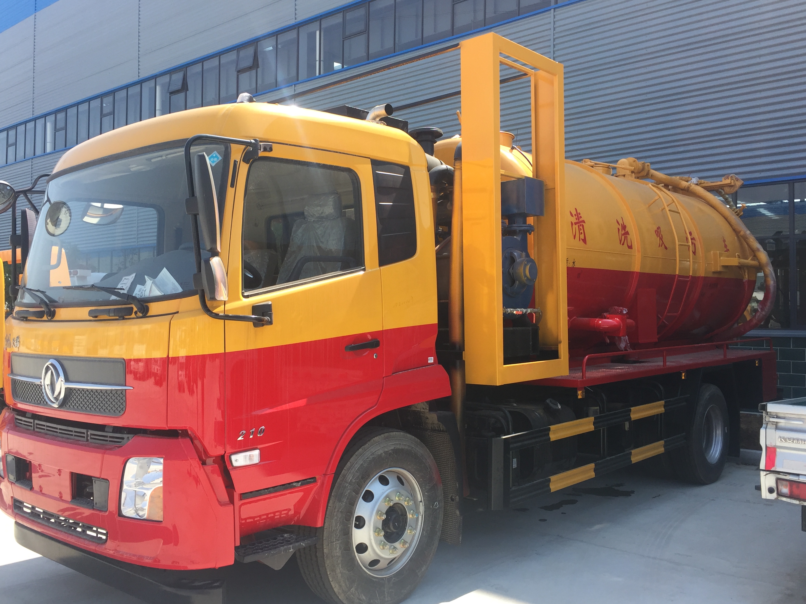東風(fēng)天錦清洗吸污車 (2)