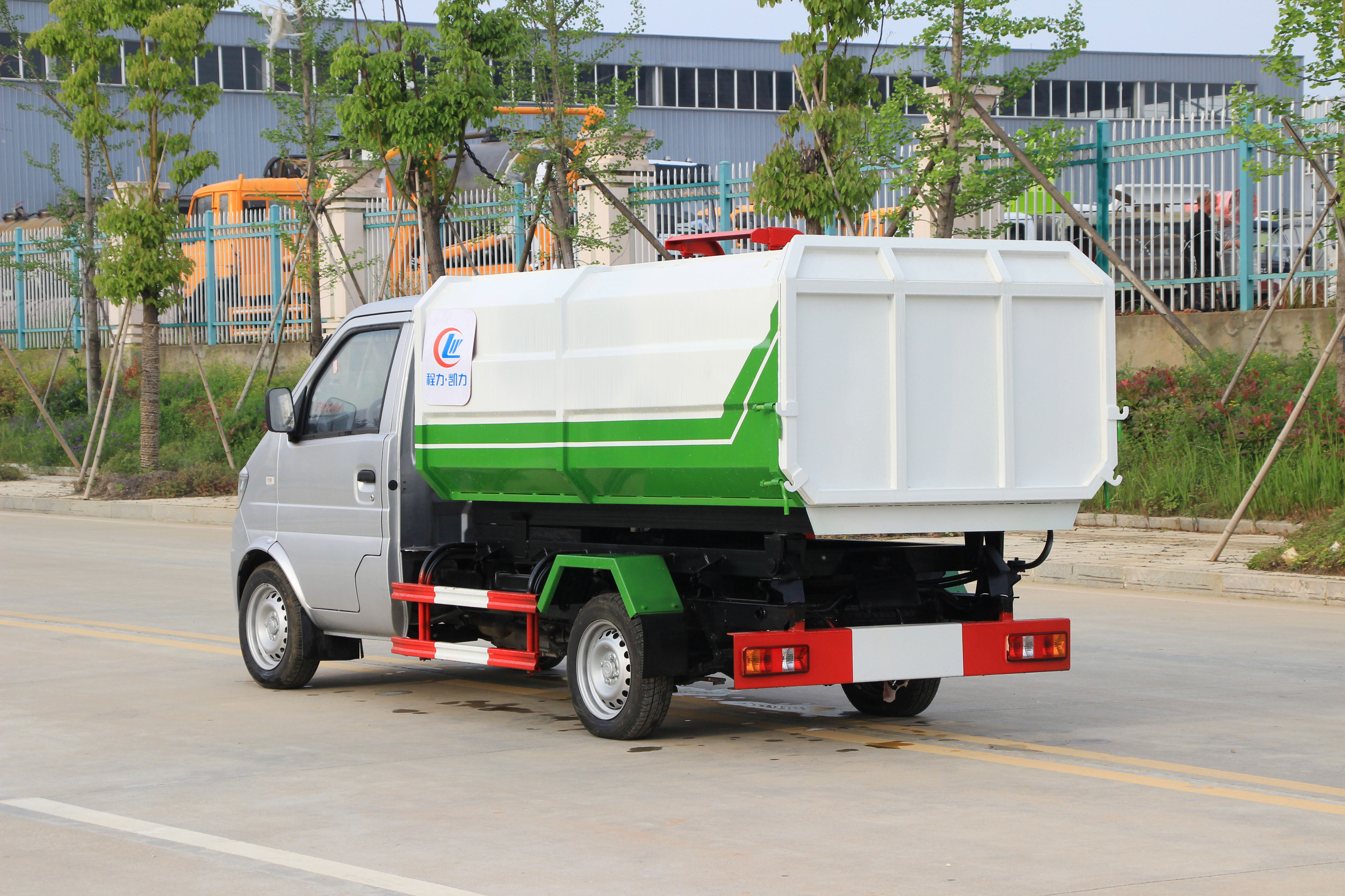 東風(fēng)小康3方掛桶垃圾車