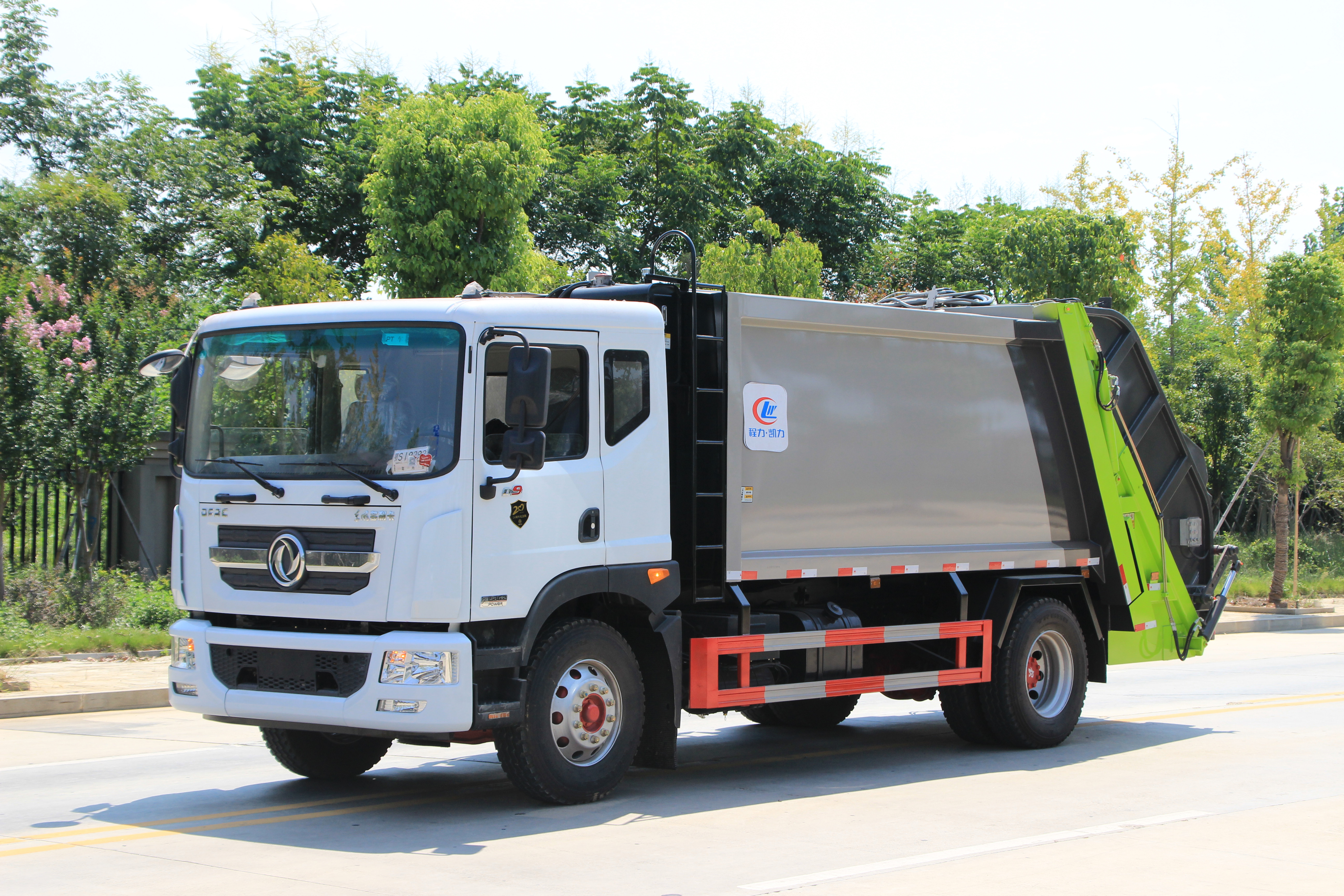 東風(fēng)多利卡國(guó)六壓縮垃圾車